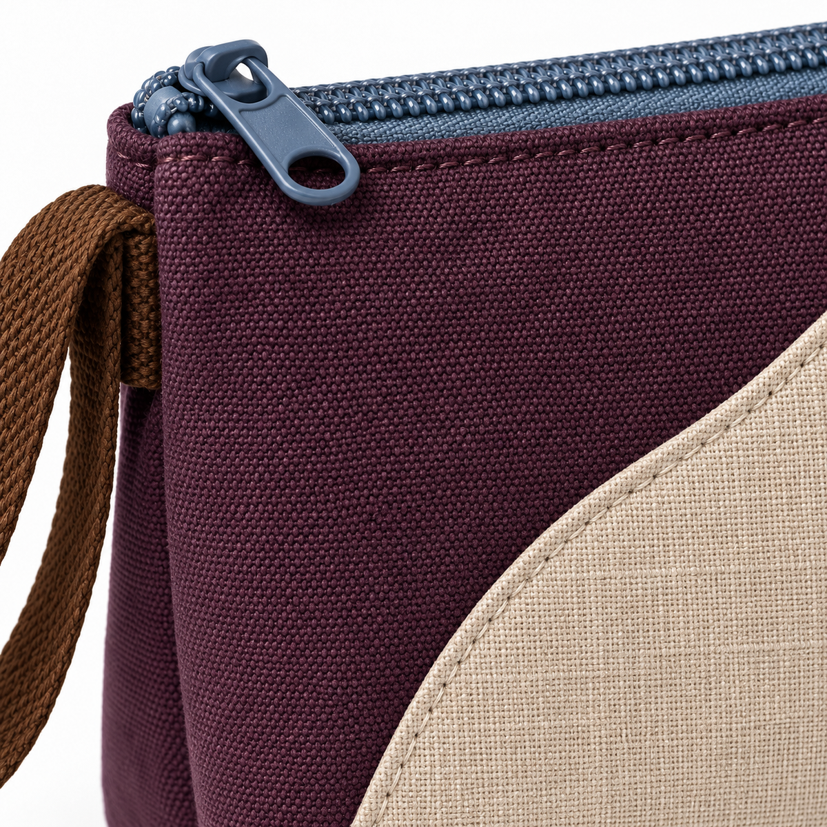 Pruimkleurig patchworketui met gebogen beige paneel